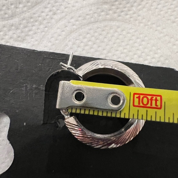 Elegant 14k White Gold Hoop Earrings - Picture 4 of 5